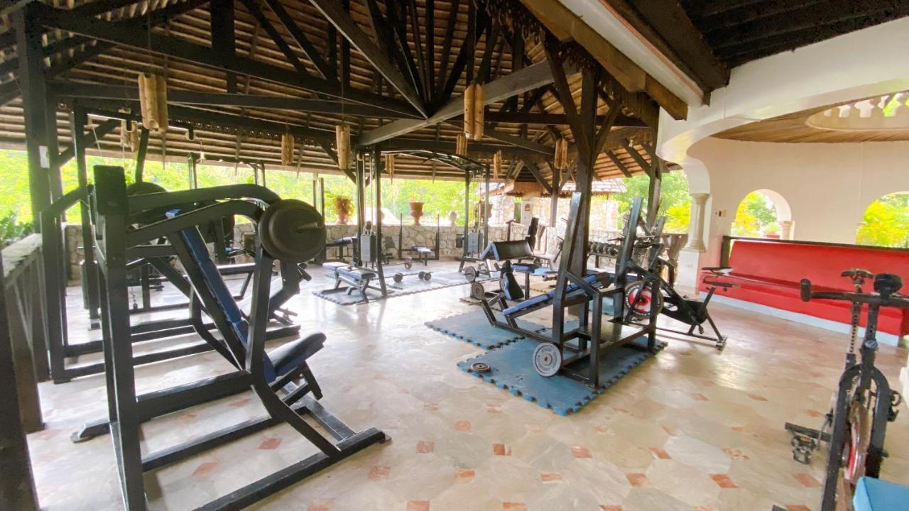 Tropicana Castle Dive Resort Powered By Cocotel Puerto Galera Luaran gambar