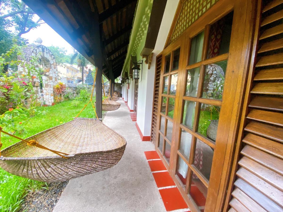 Tropicana Castle Dive Resort Powered By Cocotel Puerto Galera Luaran gambar