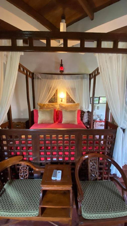 Tropicana Castle Dive Resort Powered By Cocotel Puerto Galera Luaran gambar