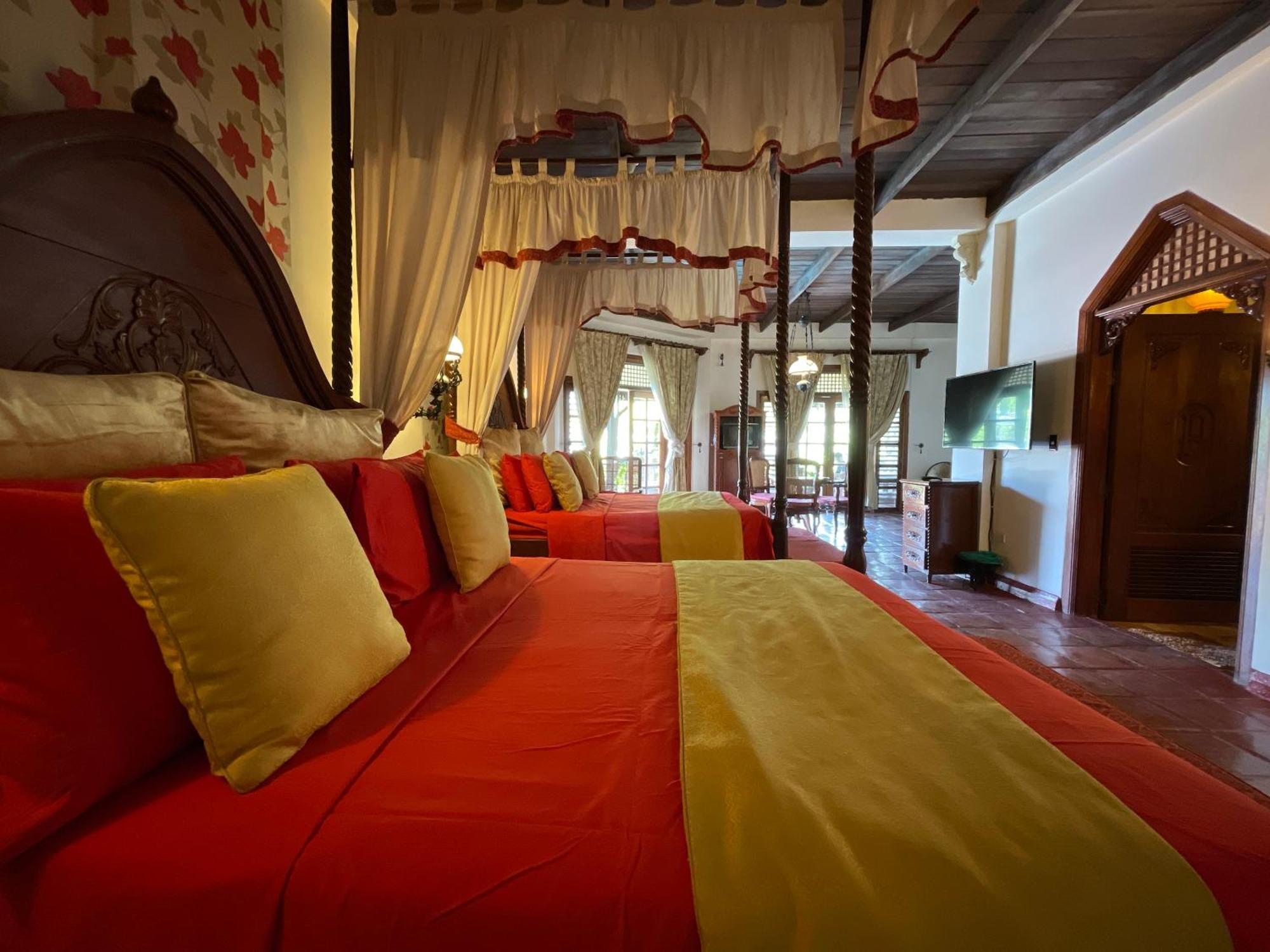 Tropicana Castle Dive Resort Powered By Cocotel Puerto Galera Bilik gambar