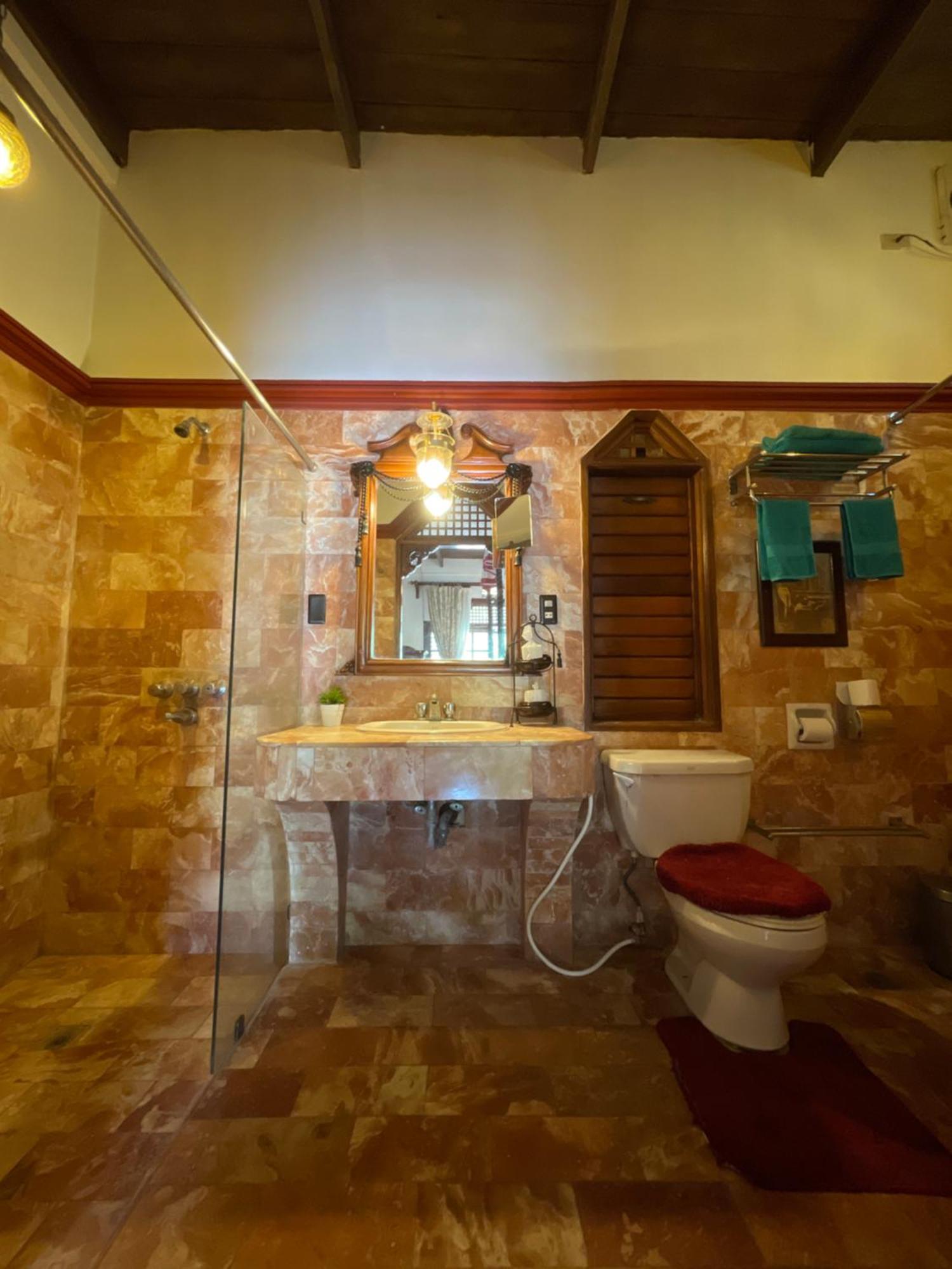 Tropicana Castle Dive Resort Powered By Cocotel Puerto Galera Bilik gambar