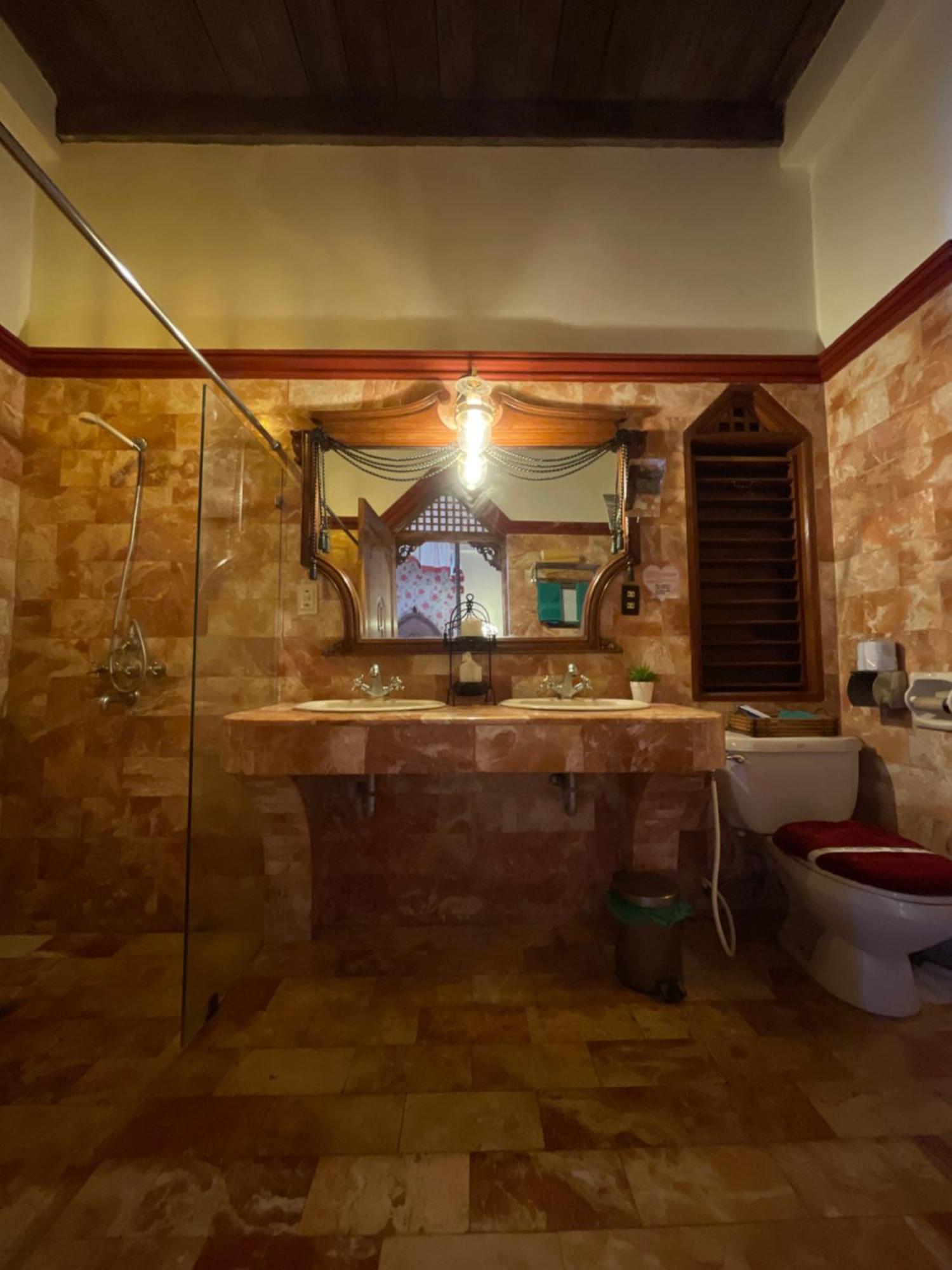 Tropicana Castle Dive Resort Powered By Cocotel Puerto Galera Bilik gambar