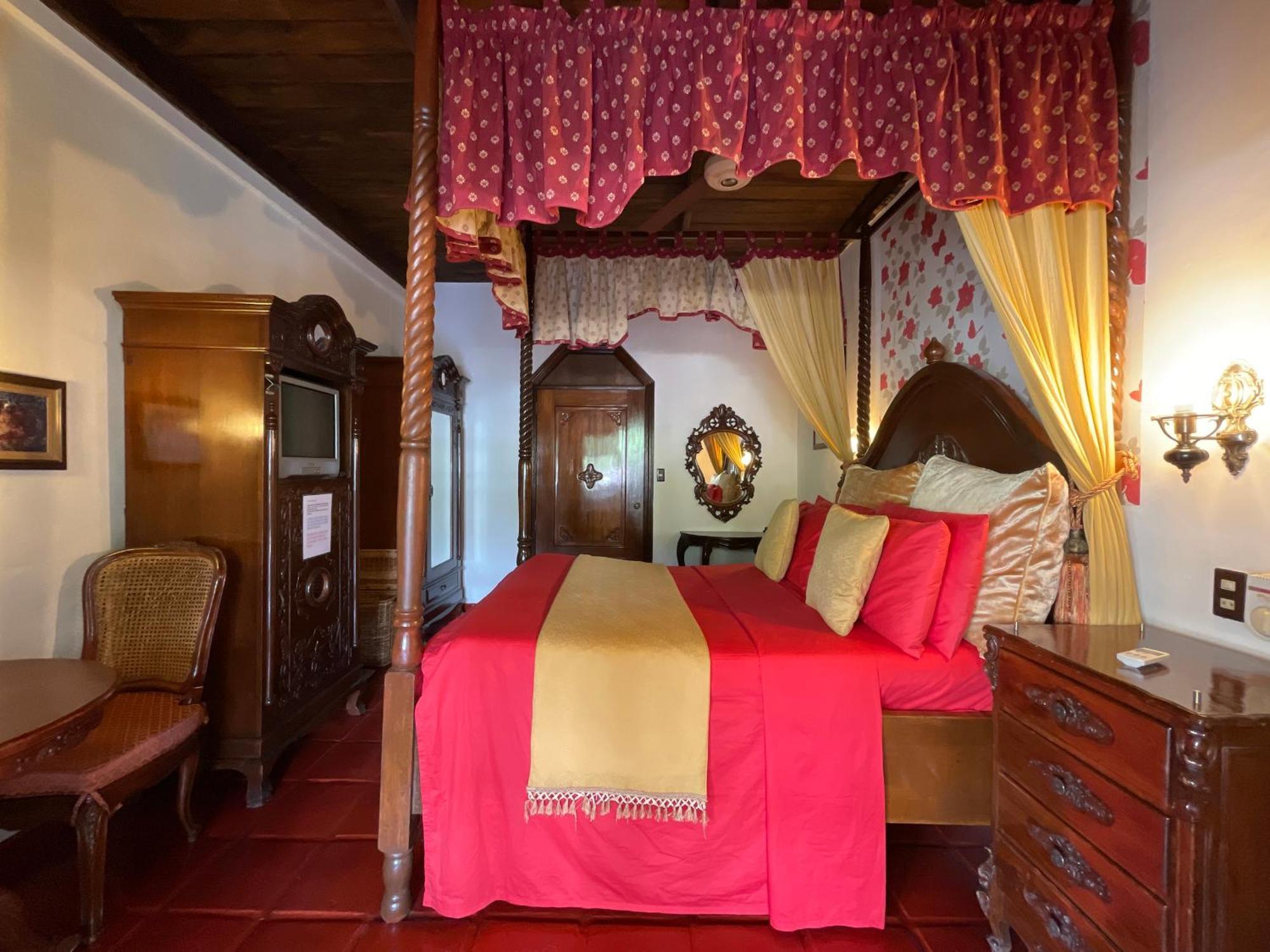 Tropicana Castle Dive Resort Powered By Cocotel Puerto Galera Bilik gambar