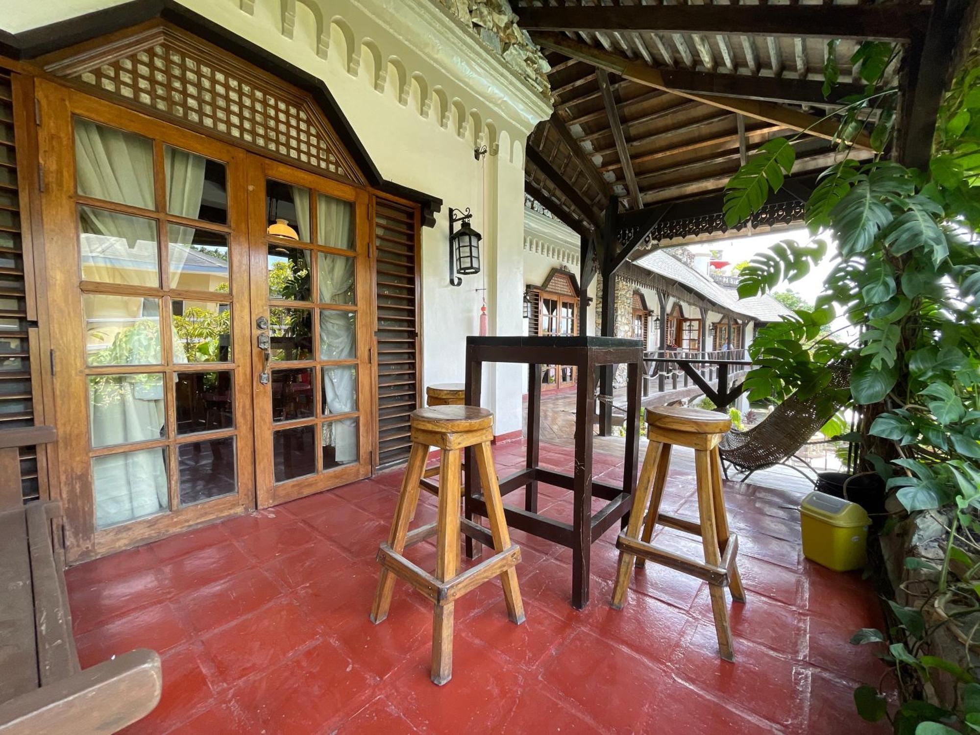 Tropicana Castle Dive Resort Powered By Cocotel Puerto Galera Bilik gambar